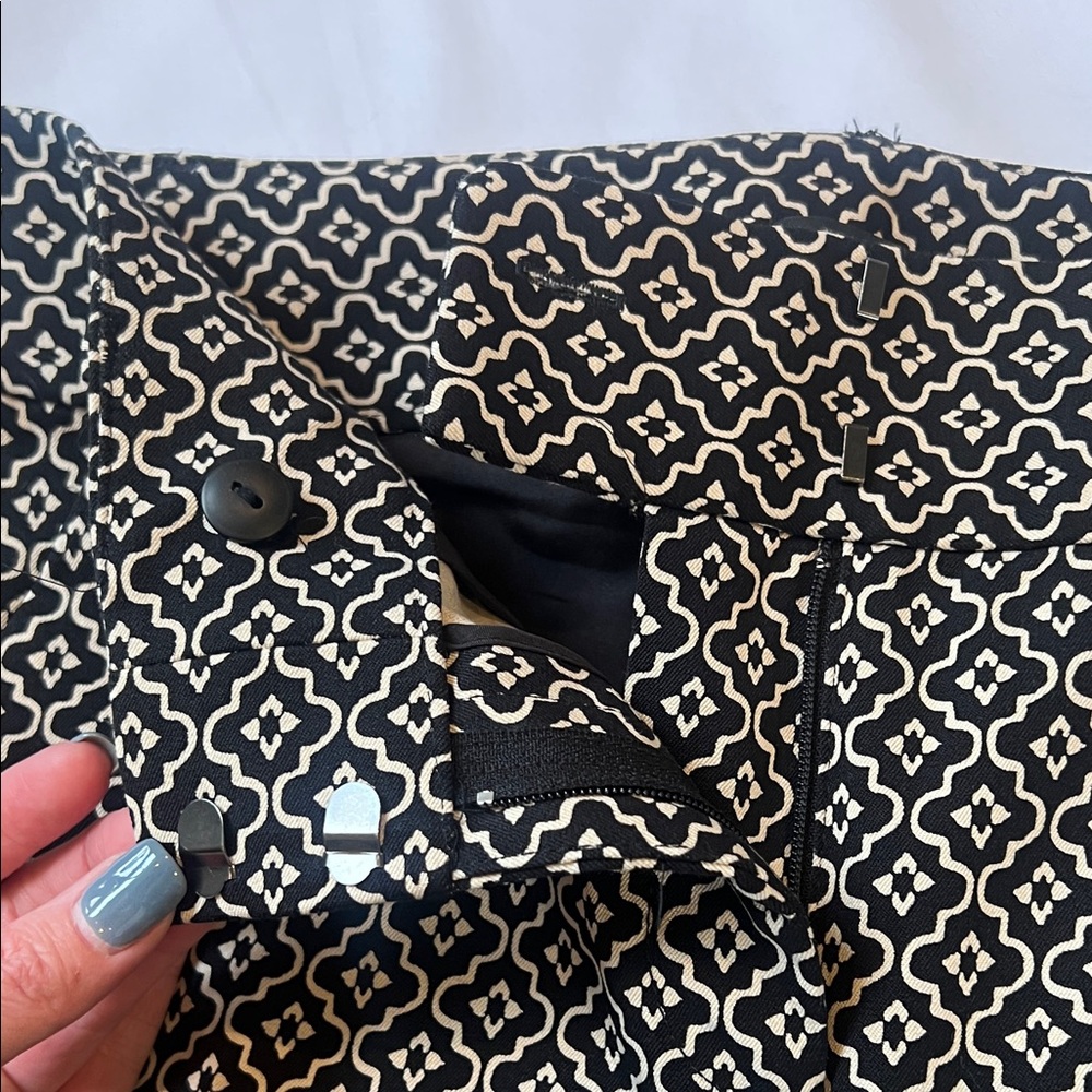 LOFT Marisa Skinny Black and Tan Print Ankle Pants Sz 4 Casual Business Casual - Picture 4 of 11